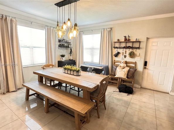 280 NE 35th St, Oakland Park FL 33334