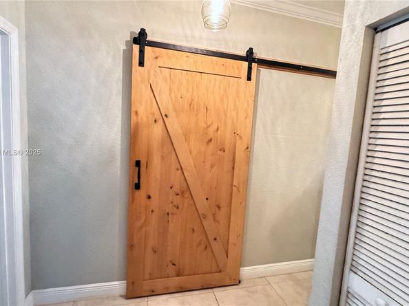 280 NE 35th St, Oakland Park FL 33334