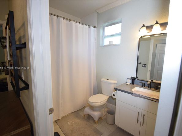 280 NE 35th St, Oakland Park FL 33334