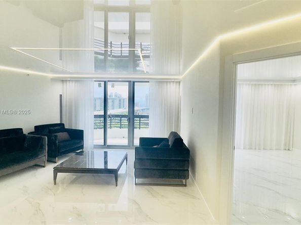 3500 Mystic Pointe Dr 1107, Aventura FL 33180