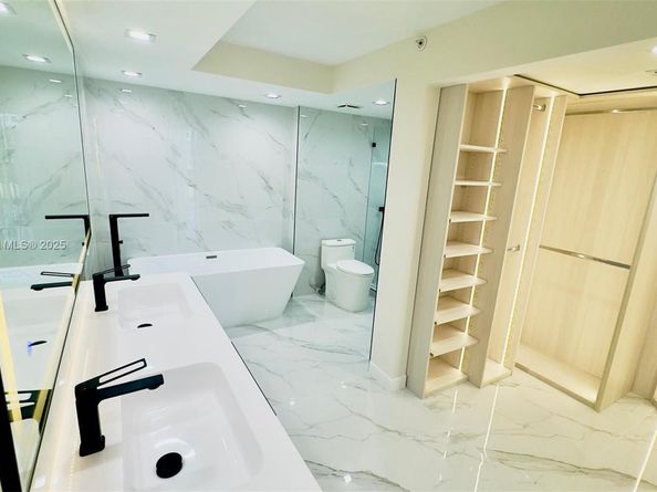 3500 Mystic Pointe Dr 1107, Aventura FL 33180