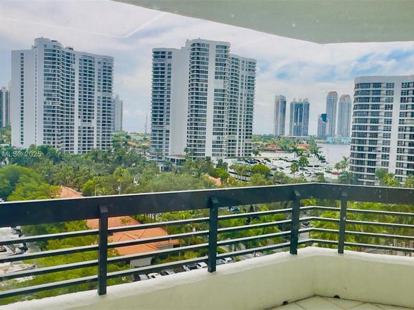 3500 Mystic Pointe Dr 1107, Aventura FL 33180