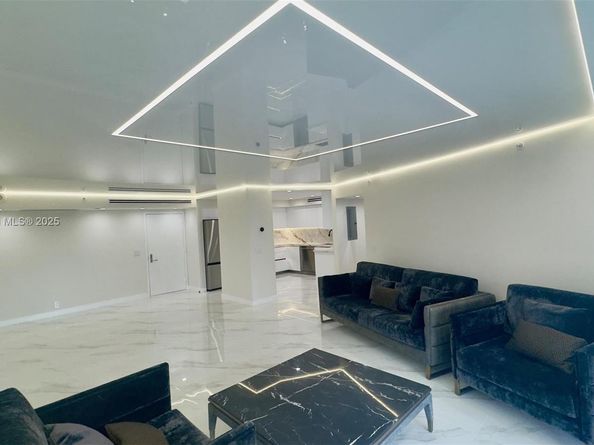 3500 Mystic Pointe Dr 1107, Aventura FL 33180