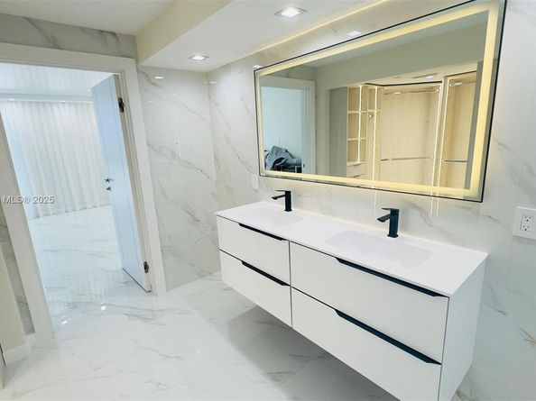 3500 Mystic Pointe Dr 1107, Aventura FL 33180