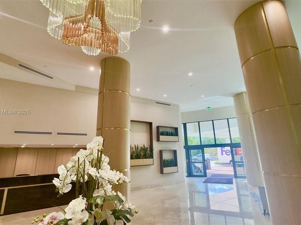3500 Mystic Pointe Dr 1107, Aventura FL 33180