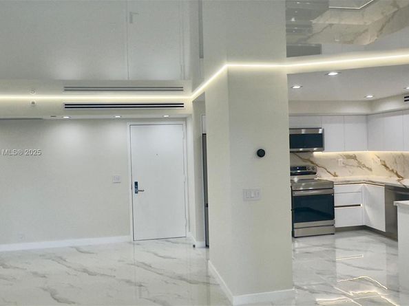 3500 Mystic Pointe Dr 1107, Aventura FL 33180