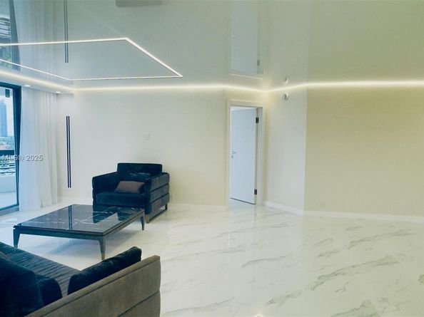 3500 Mystic Pointe Dr 1107, Aventura FL 33180