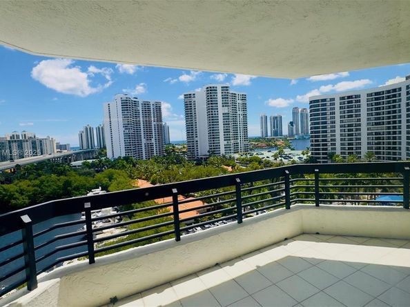 3500 Mystic Pointe Dr 1107, Aventura FL 33180