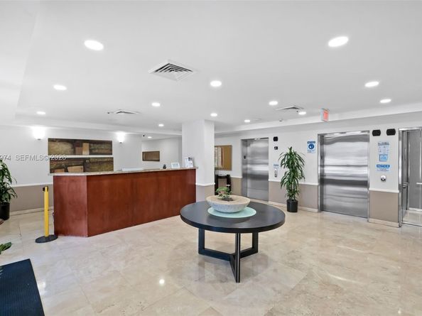 900 SW 8th St 1603, Miami FL 33130