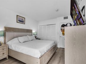 900 SW 8th St 1603, Miami FL 33130