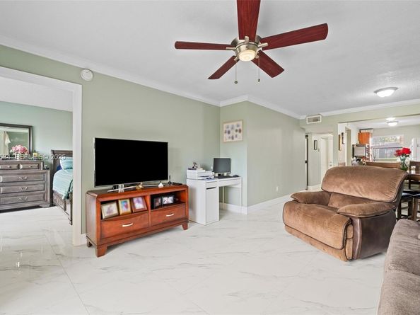 821 NE 207th Ln 1021, Miami FL 33179