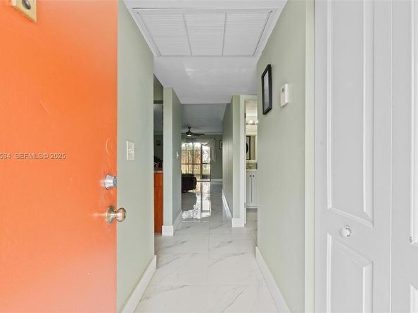 821 NE 207th Ln 1021, Miami FL 33179