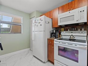 821 NE 207th Ln 1021, Miami FL 33179