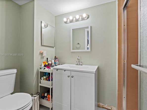 821 NE 207th Ln 1021, Miami FL 33179