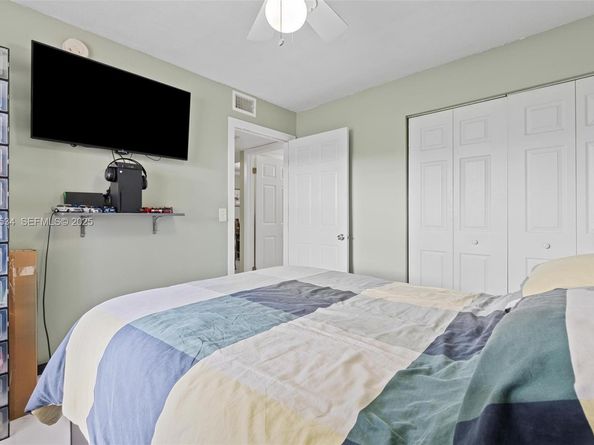 821 NE 207th Ln 1021, Miami FL 33179