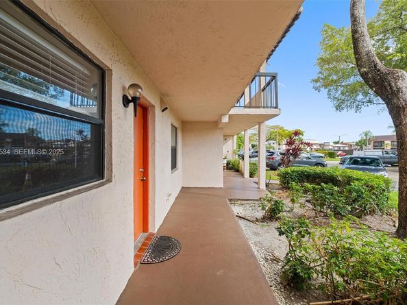 821 NE 207th Ln 1021, Miami FL 33179