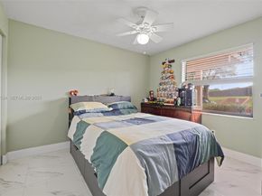 821 NE 207th Ln 1021, Miami FL 33179