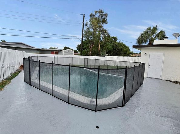 3801 NW 6th St, Lauderhill FL 33311