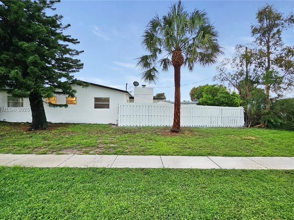 3801 NW 6th St, Lauderhill FL 33311