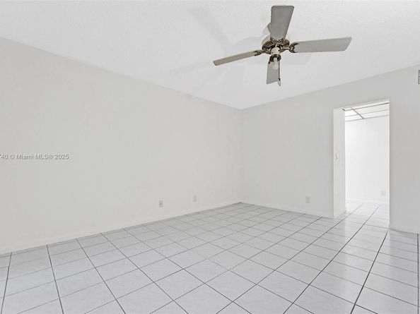 330 SE 2nd St 103G, Hallandale Beach FL 33009