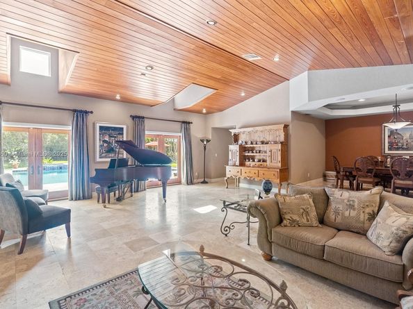 6500 SW 127th St, Pinecrest FL 33156