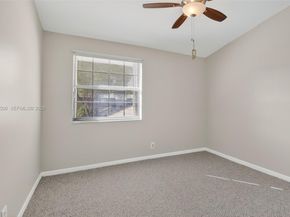 9080 Vineyard Lake Dr, Plantation FL 33324