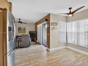 9080 Vineyard Lake Dr, Plantation FL 33324