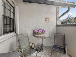 9080 Vineyard Lake Dr, Plantation FL 33324