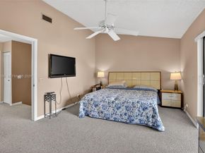 9080 Vineyard Lake Dr, Plantation FL 33324