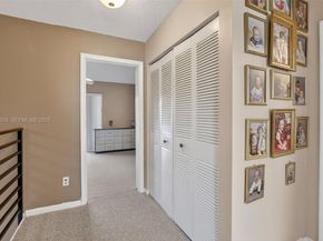 9080 Vineyard Lake Dr, Plantation FL 33324