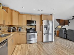 9080 Vineyard Lake Dr, Plantation FL 33324