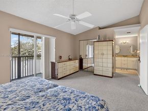 9080 Vineyard Lake Dr, Plantation FL 33324