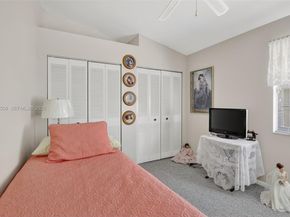 9080 Vineyard Lake Dr, Plantation FL 33324