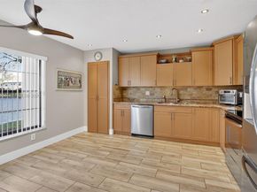 9080 Vineyard Lake Dr, Plantation FL 33324