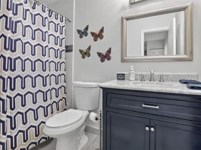 9080 Vineyard Lake Dr, Plantation FL 33324