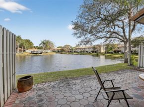 9080 Vineyard Lake Dr, Plantation FL 33324