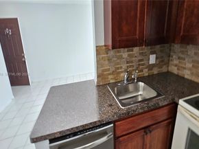 211 Lake Pointe Dr 102, Oakland Park FL 33309