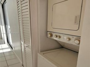 211 Lake Pointe Dr 102, Oakland Park FL 33309