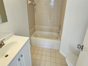 211 Lake Pointe Dr 102, Oakland Park FL 33309