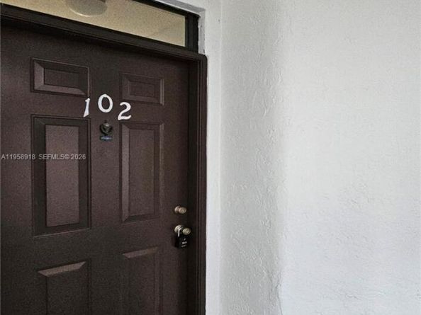 211 Lake Pointe Dr 102, Oakland Park FL 33309