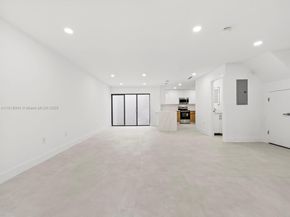 6885 NW 169th St 66D, Hialeah FL 33015