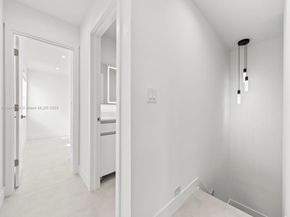 6885 NW 169th St 66D, Hialeah FL 33015