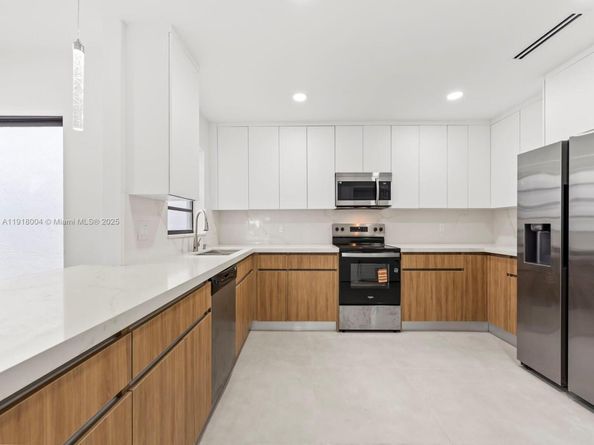 6885 NW 169th St 66D, Hialeah FL 33015