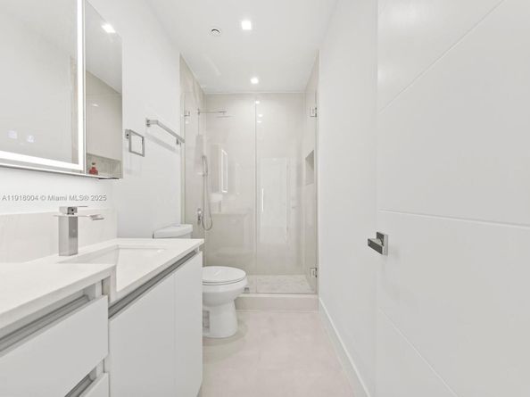 6885 NW 169th St 66D, Hialeah FL 33015