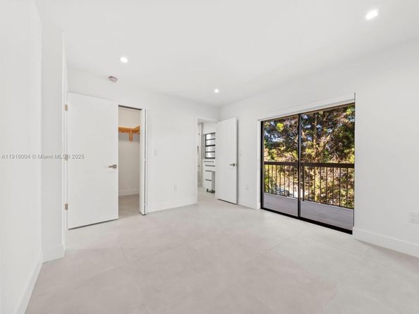 6885 NW 169th St 66D, Hialeah FL 33015