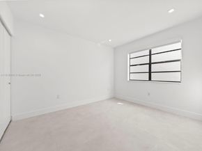 6885 NW 169th St 66D, Hialeah FL 33015