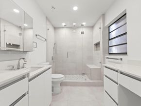 6885 NW 169th St 66D, Hialeah FL 33015