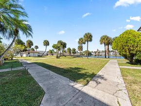 6885 NW 169th St 66D, Hialeah FL 33015