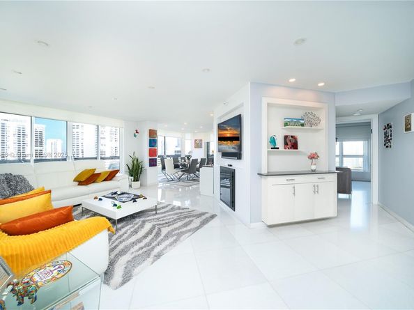 3500 Mystic Pointe Dr 1908, Aventura FL 33180