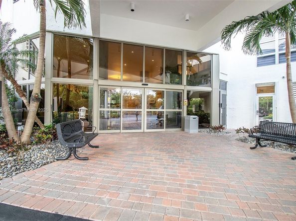 3500 Mystic Pointe Dr 1908, Aventura FL 33180